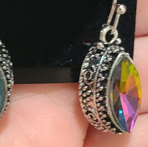 VINTAGE 3D RAINBOW IRIDESCENT TOPAZ CRYSTAL ANTIQUE SILVER DESIGN EARRINGS - Picture 5 of 17